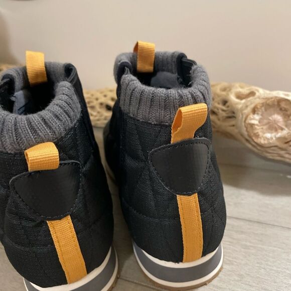 Teva moccasins  boots size 6,8,9 black New. - Picture 6 of 8